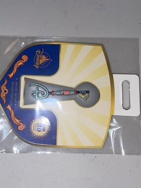 Disney Ltd Special Edition Pin-NEW 🐘 🏰